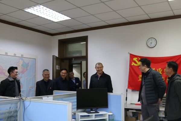 天津公司领导班子开工首日送福鼓干劲